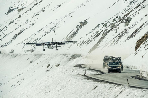 SPECTRE Land Rover Defender Austria chase scene hinx dave bautista 6