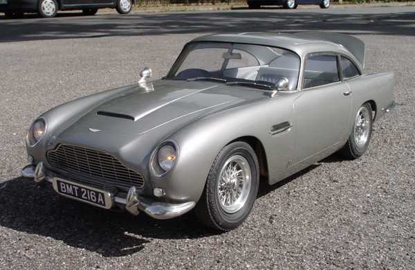 ames Bond Aston Martin DB5 1/8 model from Diamond Cars